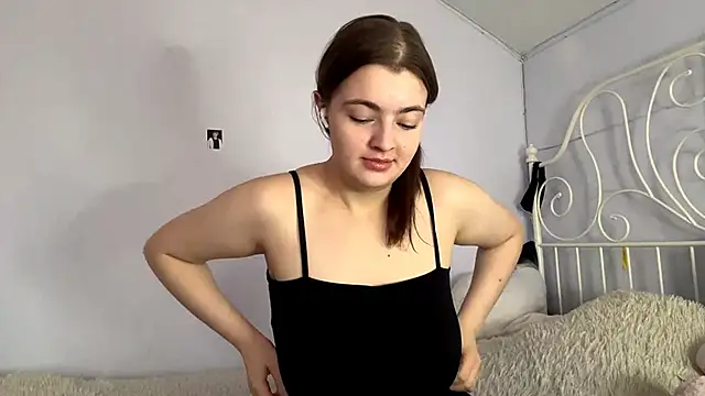 Snapshot of HoneyMist chatting on December 1, 10:38 am HoneyMist online show from December 1, 10:38 am