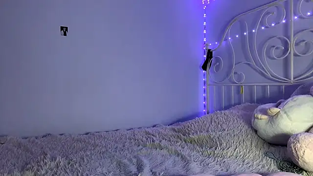 Snapshot of HoneyMist chatting on November 28, 1:22 pm HoneyMist online show from November 28, 1:22 pm