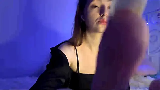 Snapshot of HoneyMist chatting on December 17, 5:07 pm HoneyMist online show from December 17, 5:07 pm