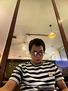 Snapshot of youmitom chatting on November 1, 11:04 am youmitom online show from November 1, 11:04 am