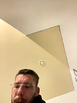 Snapshot of pimousssse chatting on November 1, 2:29 am pimousssse online show from November 1, 2:29 am