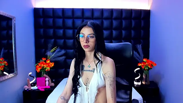 Snapshot of Dulce_Miaa_ chatting on June 17, 6:07 pm Dulce Miaa online show from June 17, 6:07 pm
