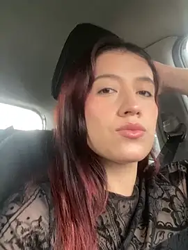 BrunnetAri  online show from April 17, 2:53 pm