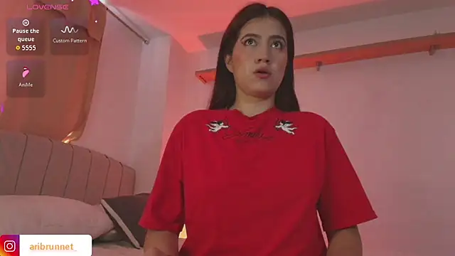 BrunnetAri  online show from December 22, 5:24 pm