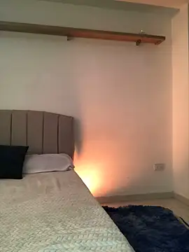 Snapshot of BrunnetAri_ chatting on October 23, 3:00 pm BrunnetAri online show from October 23, 3:00 pm