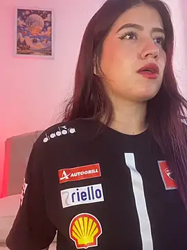 Snapshot of BrunnetAri_ chatting on June 19, 3:51 pm BrunnetAri online show from June 19, 3:51 pm