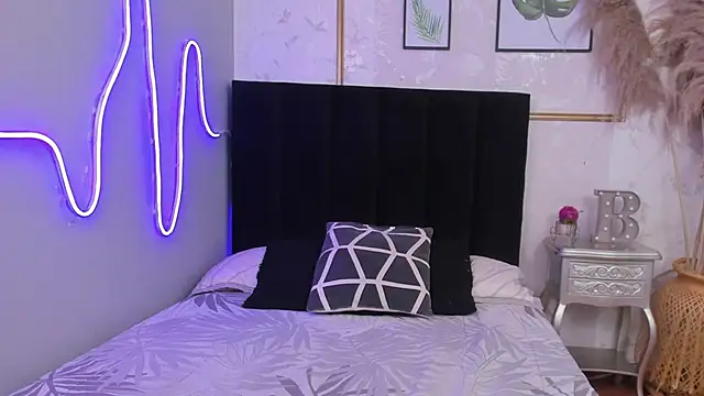 DaisySnugs1 online show from September 10, 12:37 pm