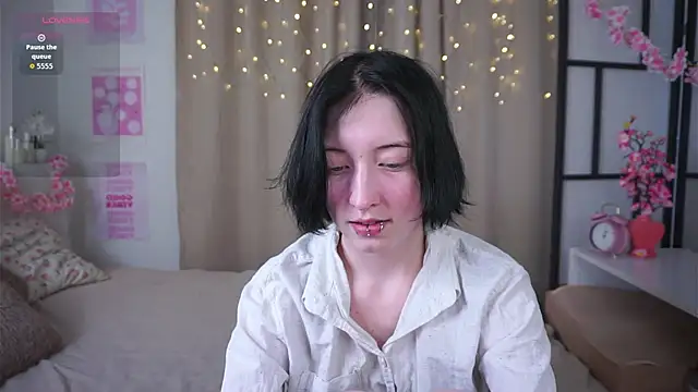 JuanaFriesz online show from April 4, 9:16 am