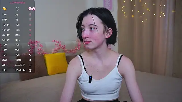 JuanaFriesz online show from February 18, 9:06 am