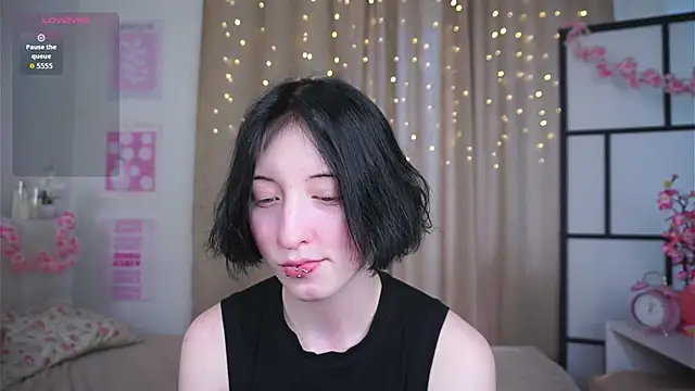 JuanaFriesz online show from April 5, 9:05 am