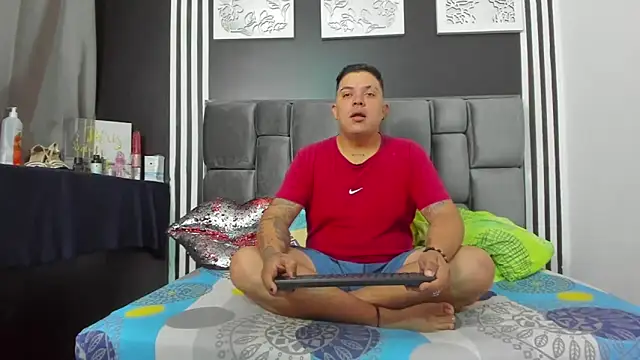 Hornycouple Hot online show from November 10, 2:44 pm