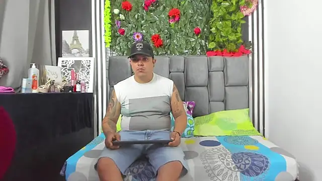 Hornycouple Hot online show from November 7, 8:24 pm