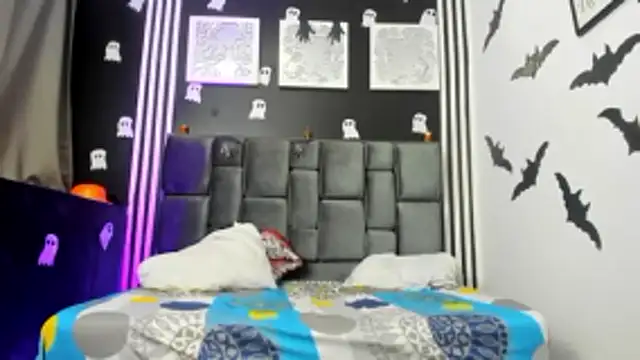 Snapshot of Hornycouple_Hot chatting on October 15, 12:35 pm Hornycouple Hot online show from October 15, 12:35 pm
