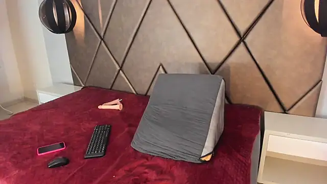 PenelopeGuzman   online show from October 31, 8:22 am