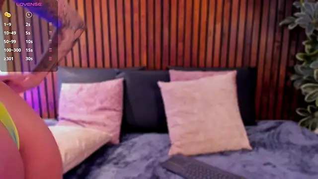 SharonLyn  online show from April 16, 9:39 pm