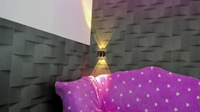 VeraGarnier online show from March 12, 8:24 pm