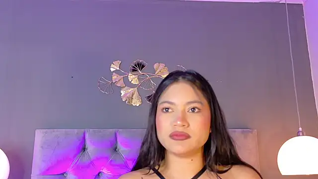 kendalFox  online show from April 3, 2:07 am