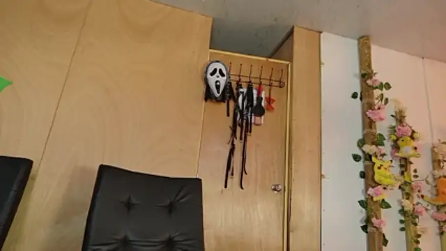 Snapshot of calvin_soussaa chatting on December 4, 7:35 pm calvin soussaa online show from December 4, 7:35 pm