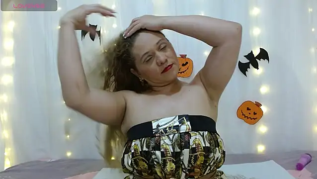NoraParkeer online show from October 3, 1:23 pm