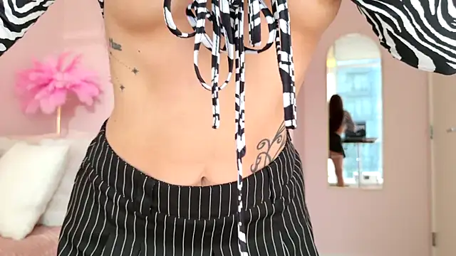 Snapshot of SirenSwitch chatting on November 19, 10:10 pm SirenSwitch online show from November 19, 10:10 pm