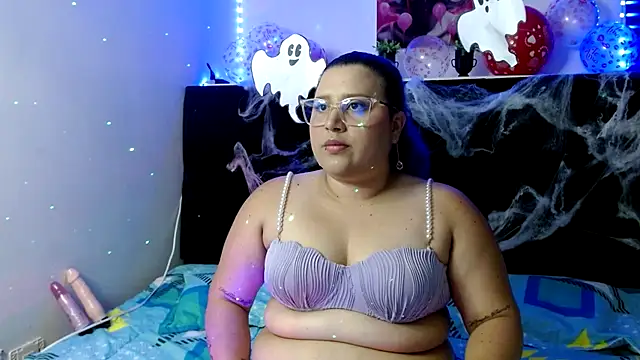 Snapshot of EmmaTower chatting on October 8, 7:03 pm EmmaTower online show from October 8, 7:03 pm