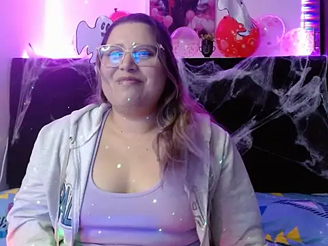 Snapshot of EmmaTower chatting on October 11, 7:26 pm EmmaTower online show from October 11, 7:26 pm