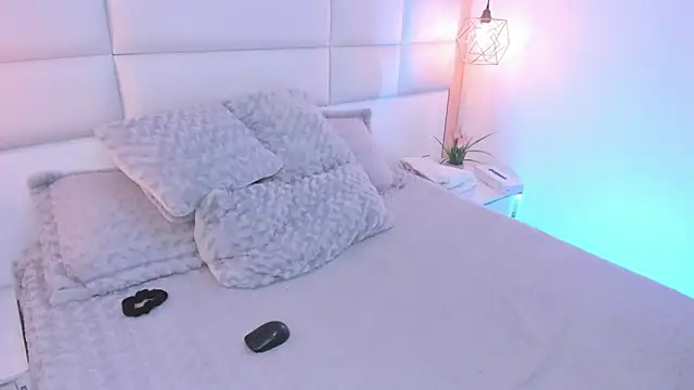 Lucia jane online show from February 4, 8:37 pm