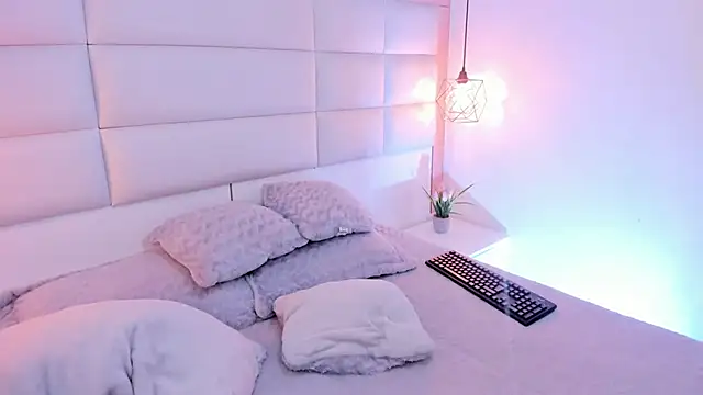 Lucia jane online show from February 7, 9:23 pm