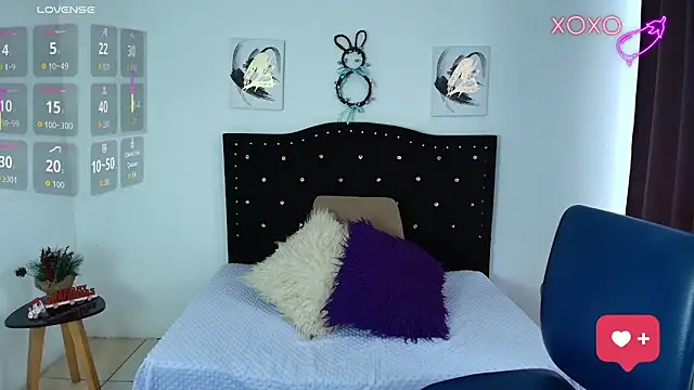 Snapshot of SammySmall_F_w chatting on December 21, 1:46 pm SammySmall F w online show from December 21, 1:46 pm