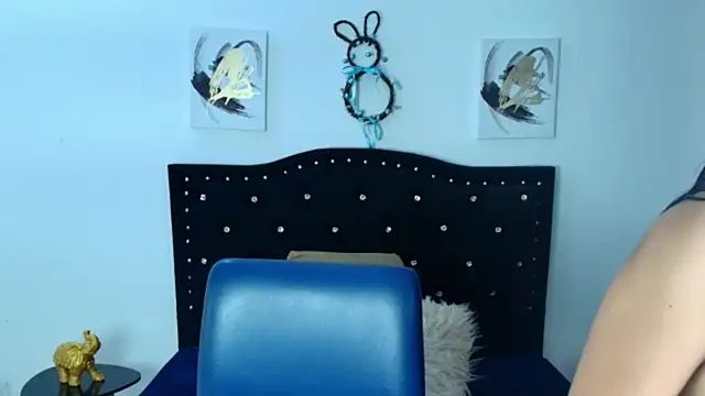 Snapshot of SammySmall_F_w chatting on November 18, 10:02 pm SammySmall F w online show from November 18, 10:02 pm