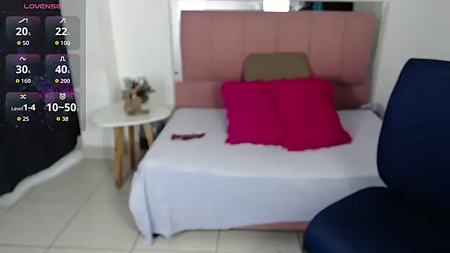 Snapshot of SammySmall_F_w chatting on December 18, 9:40 pm SammySmall F w online show from December 18, 9:40 pm