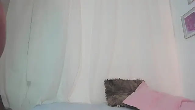 Snapshot of Teen_Innocent chatting on October 4, 8:32 pm Teen Innocent online show from October 4, 8:32 pm