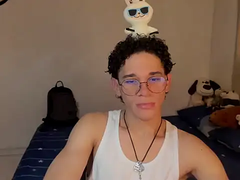 Snapshot of Tom_Blues chatting on October 24, 1:32 pm Tom Blues online show from October 24, 1:32 pm