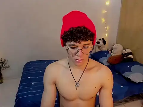 Snapshot of Tom_Blues chatting on November 5, 1:03 pm Tom Blues online show from November 5, 1:03 pm