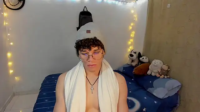 Snapshot of Tom_Blues chatting on November 27, 12:38 pm Tom Blues online show from November 27, 12:38 pm