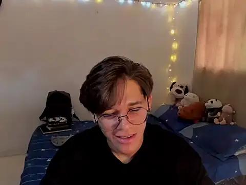 Snapshot of Tom_Blues chatting on October 30, 5:32 pm Tom Blues online show from October 30, 5:32 pm