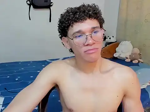 Snapshot of Tom_Blues chatting on October 20, 2:17 pm Tom Blues online show from October 20, 2:17 pm