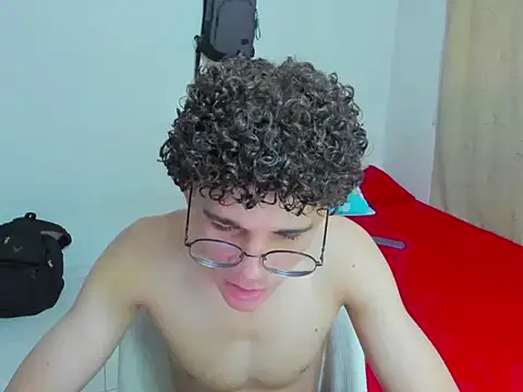 Snapshot of Tom_Blues chatting on September 15, 1:00 pm Tom Blues online show from September 15, 1:00 pm