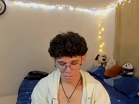 Snapshot of Tom_Blues chatting on October 29, 12:26 pm Tom Blues online show from October 29, 12:26 pm