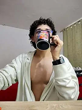 Snapshot of Tom_Blues chatting on October 7, 12:28 pm Tom Blues online show from October 7, 12:28 pm