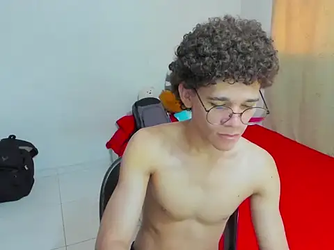 Snapshot of Tom_Blues chatting on September 14, 3:45 pm Tom Blues online show from September 14, 3:45 pm