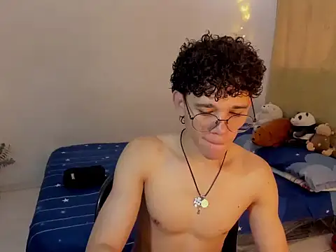 Snapshot of Tom_Blues chatting on November 6, 1:04 pm Tom Blues online show from November 6, 1:04 pm