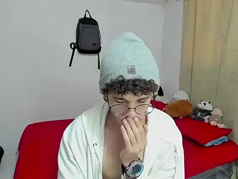 Snapshot of Tom_Blues chatting on October 1, 1:04 pm Tom Blues online show from October 1, 1:04 pm