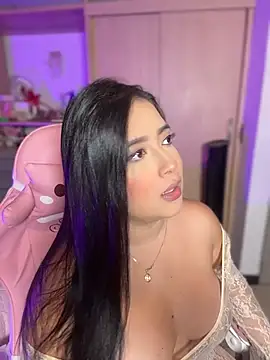 Snapshot of Emiily_Moore1 chatting on July 17, 11:24 pm Emiily Moore1 online show from July 17, 11:24 pm