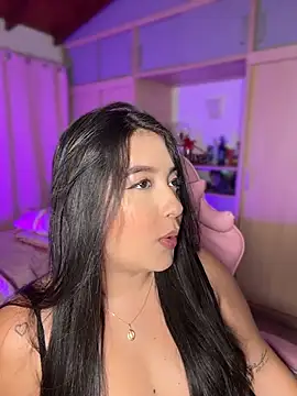 Snapshot of Emiily_Moore1 chatting on July 22, 11:07 pm Emiily Moore1 online show from July 22, 11:07 pm