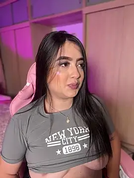 Emiily Moore1 online show from February 18, 11:01 pm