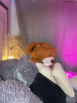 Emiily Moore1 online show from December 23, 1:49 am