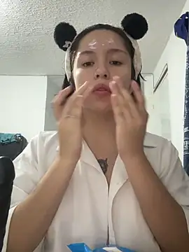 Snapshot of aliciia_23 chatting on October 1, 4:17 am aliciia 23 online show from October 1, 4:17 am