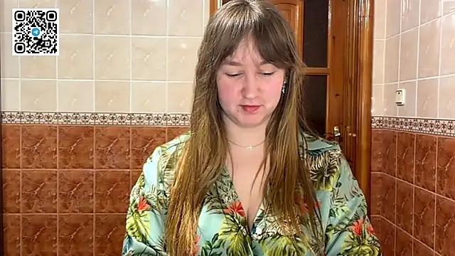 MaroonMoon  online show from March 4, 9:00 pm