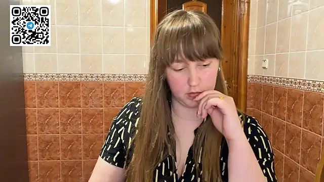 MaroonMoon  online show from April 15, 7:58 pm